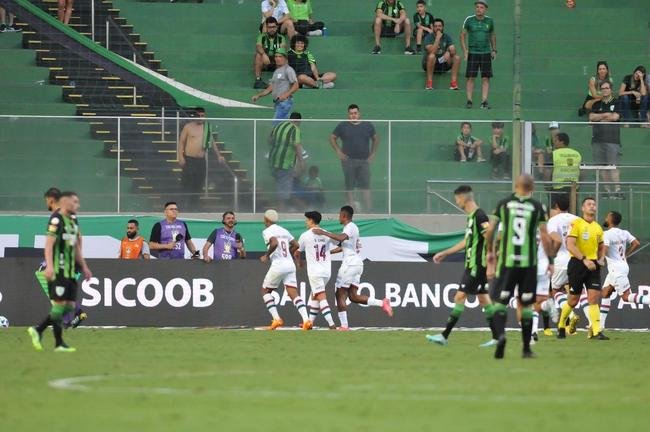 Amrica foi derrotado por 3 a 0 pelo Fluminense neste sbado (15/4), no Independncia, pela 1 rodada do Campeonato Brasileiro