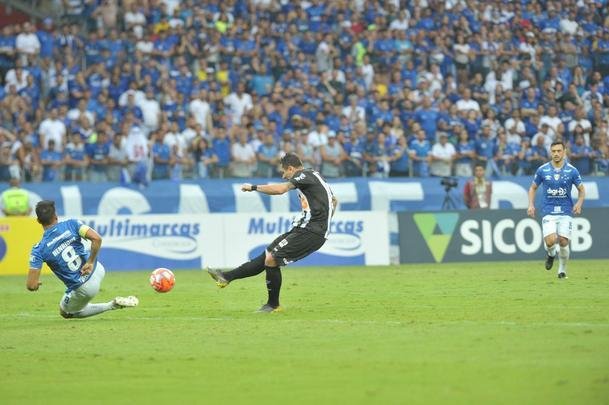Fotos do segundo tempo do clssico entre Cruzeiro e Atltico, pela final do Mineiro