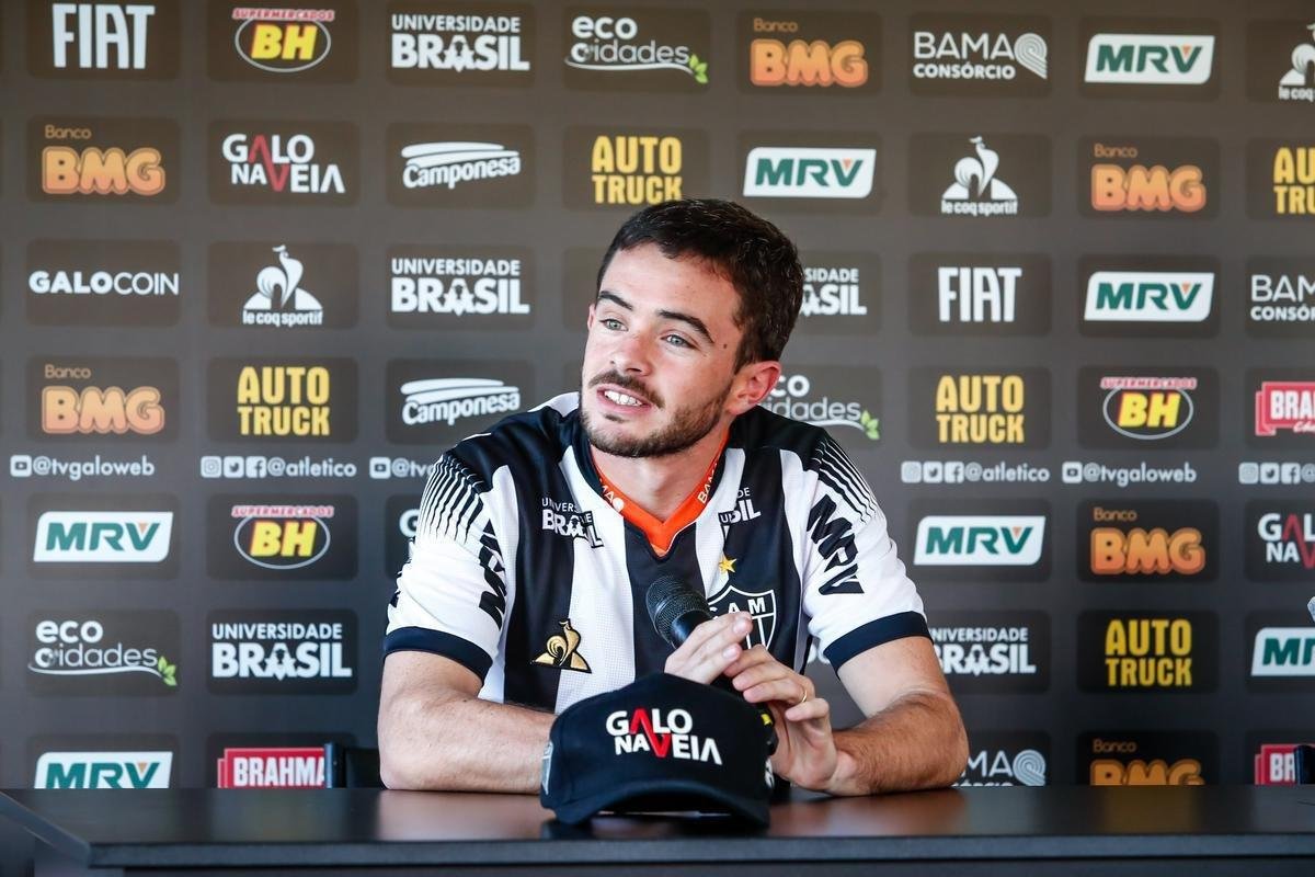 Lucas Hernndez - Contratado pelo Atltico junto ao Pearol, do Uruguai, por 3 milhes de dlares (cerca de R$ 12 milhes  poca), o jogador uruguaio no correspondeu. O lateral no conseguiu assumir a titularidade da equipe e perdeu espao at mesmo para Patric atuar improvisado. Em 2019, o uruguaio realizou cinco jogos com a camisa do Atltico: Internacional, Ava, Bahia, Fortaleza e Chapecoense. Ele deve ser emprestado pelo Galo.
