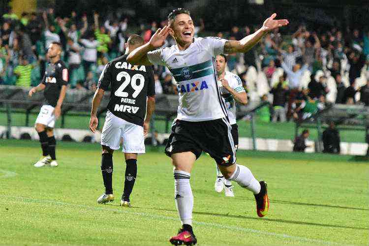 Coluna do Coritiba, Caindo na real