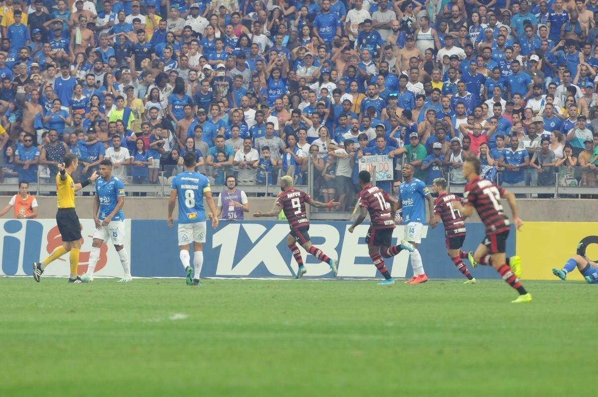Cruzeiro e Flamengo se enfrentaram pela 20 rodada do Campeonato Brasileiro