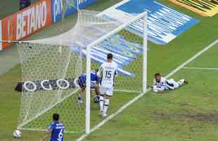 Fotos gol primeiro gol do Cruzeiro, marcado por Sabino, contra