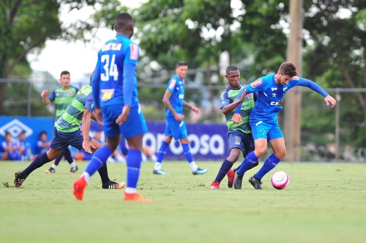 Imagens do jogo-treino entre Cruzeiro e Ipatinga, na Toca da Raposa II, nesta sexta-feira (12/01)