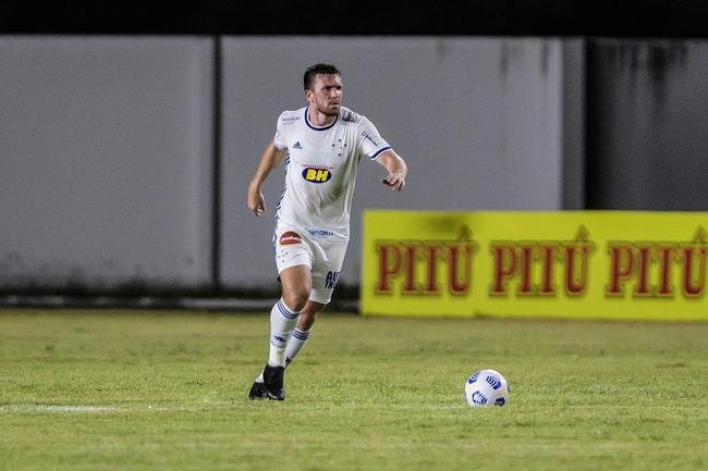 Eduardo Brock foi anunciado pelo Cruzeiro em 25 de fevereiro. Seu �ltimo clube foi o Cear�. At� aqui, o zagueiro disputou tr�s jogos com a camisa celeste. 