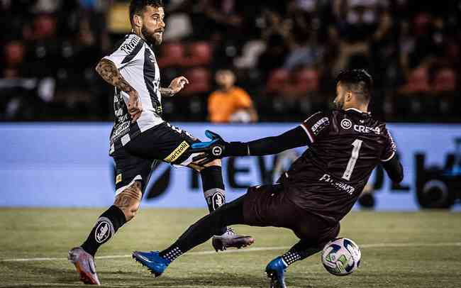 Lucas Lima marcou um dos gols da vitria santista sobre o Botafogo-SP, por 2 a 0, em Ribeiro Preto