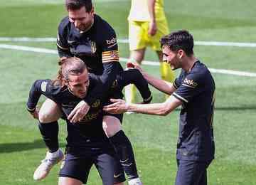 Griezmann faz dois gols e mantém a equipe catalã na briga pelo título do Campeonato Espanhol 