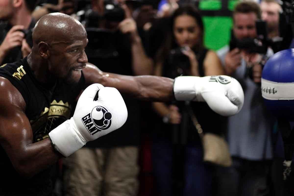 Em preparao para superluta contra Conor McGregor, em 26 de agosto, Floyd Mayweather recebe imprensa em treino aberto em Las Vegas 
