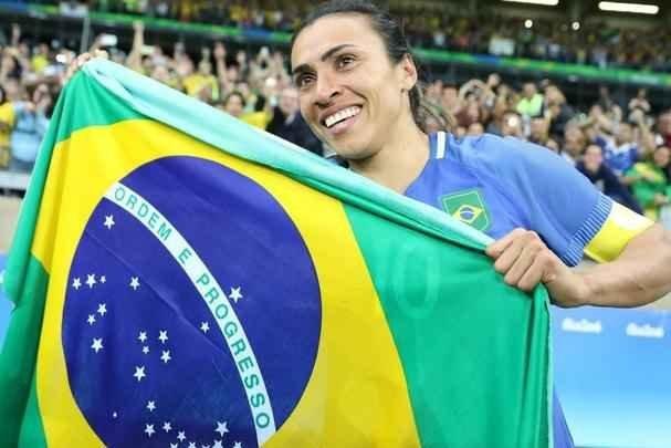 Imagens emocionantes das cobranas de pnaltis no Mineiro e da classificao do Brasil s semifinais do torneio feminino de futebol dos Jogos Olmpicos. Goleira Brbara pegou pnalti e deu vitria  Seleo por 7 a 6 sobre a Austrlia. Com 52 mil pagantes, estdio foi  loucura.