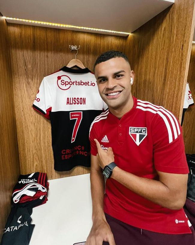 Alisson (meia-atacante) - dores na coxa direita