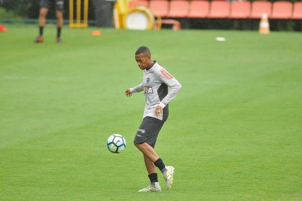 O elenco do Atltico treinou nesta quinta-feira de olho no jogo contra o Corinthians, neste domingo