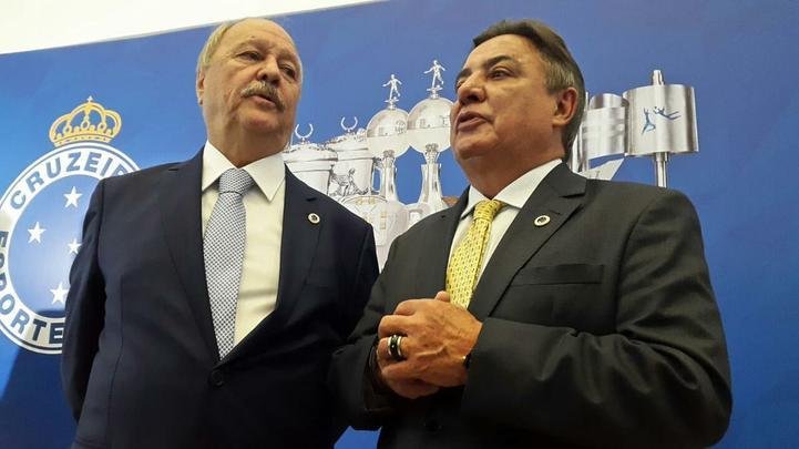 Wagner Pires de S, novo presidente do Cruzeiro, e Zez Perrella, presidente do Conselho, tomaram posse