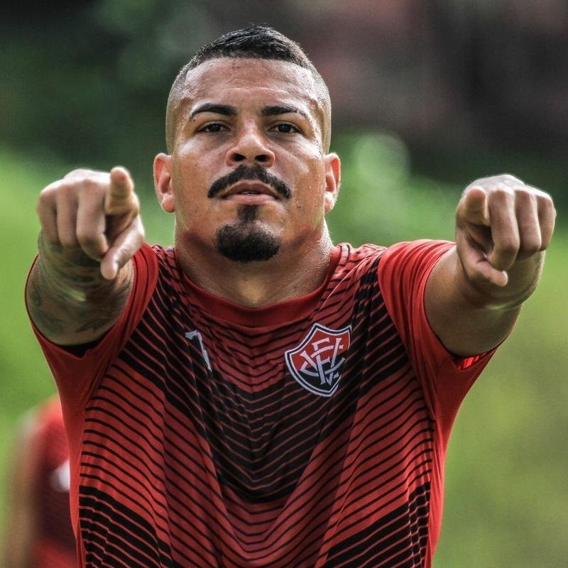 Thiago Carleto, lateral-esquerdo, 31 anos, seu ltimo clube foi o Vitria