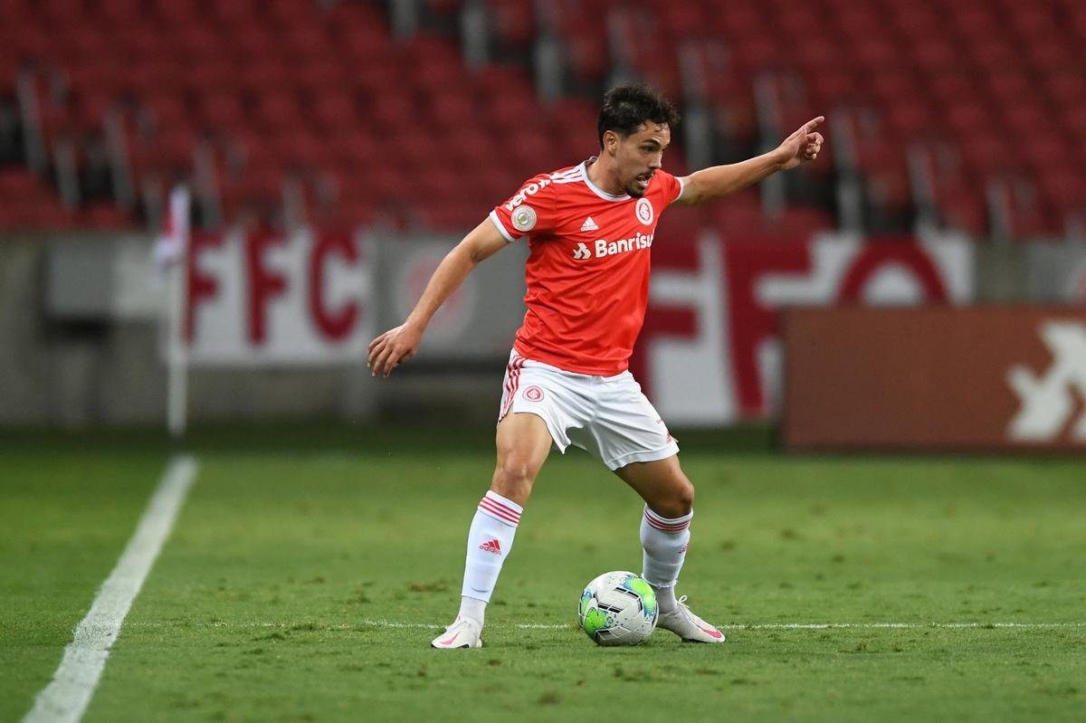 Maurcio - foi envolvido em troca com o Internacional pelo atacante William Pottker. Na segunda partida pelo Colorado, fez o gol na derrota de virada para o Fluminense, por 2 a 1, no Beira-Rio, pela 22 rodada do Brasileiro. Em relao ao Cruzeiro, ainda  o artilheiro do elenco em 2020, com cinco gols em 32 jogos.
