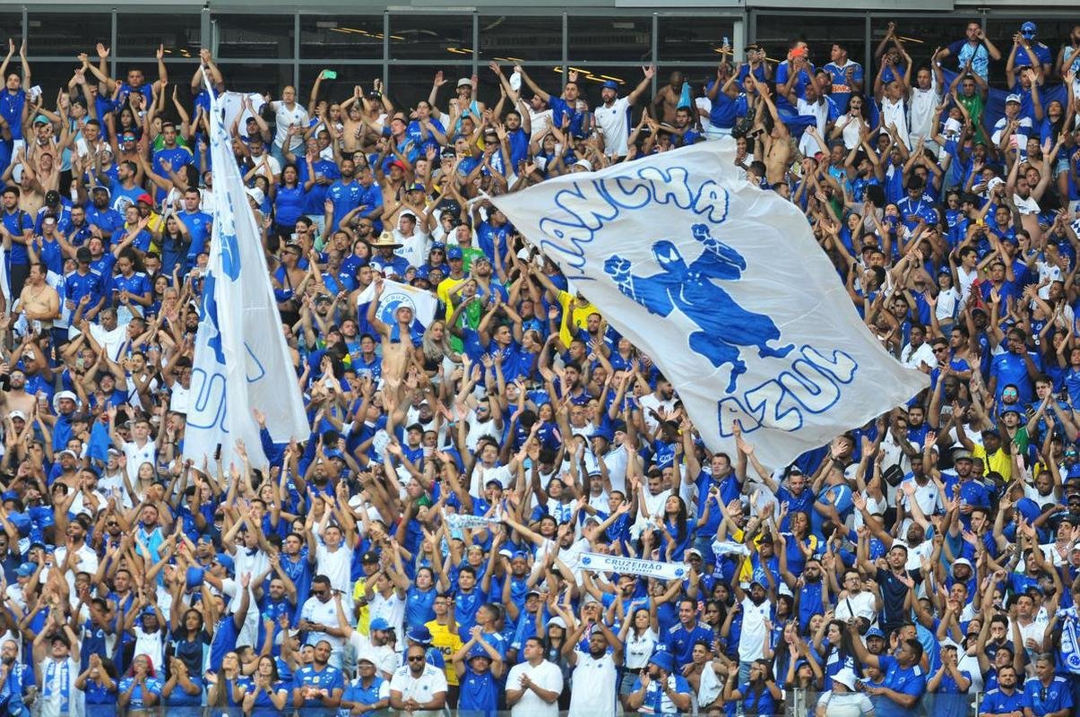 Fotos da torcida do Cruzeiro antes e durante a partida contra o Cricima, neste domingo (4), no Mineiro, pela 28 rodada da Srie B