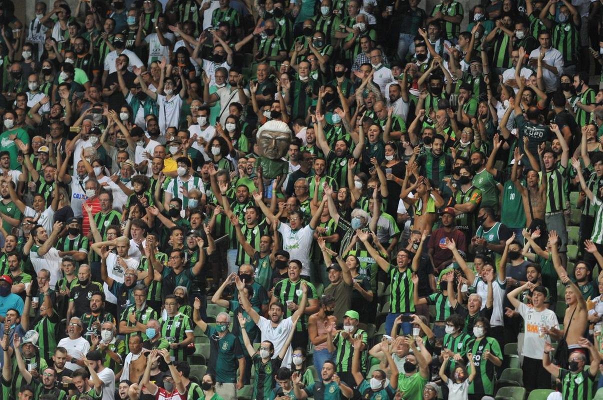 Fotos da torcida do Amrica na partida de estreia do clube na Copa Libertadores, contra o Guaran do Paraguai, no Independncia, em BH