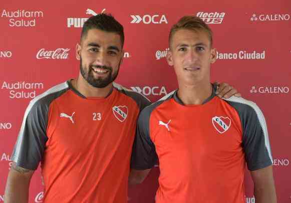 Emanuel Brtez (esquerda): zagueiro se transferiu do Unin para o Independiente / Braian Romero (direita): atacante se transferiu do Argentinos Juniors para o Independiente