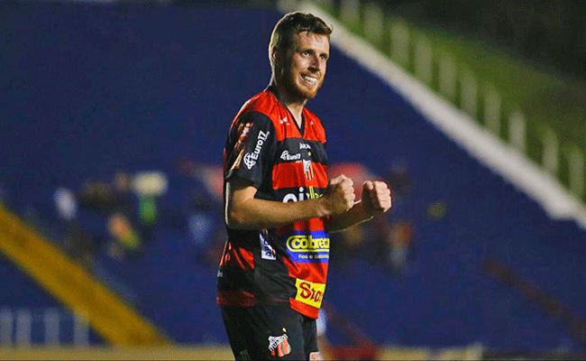 Aylon marcou os dois gols da vitria do Ituano sobre o Londrina