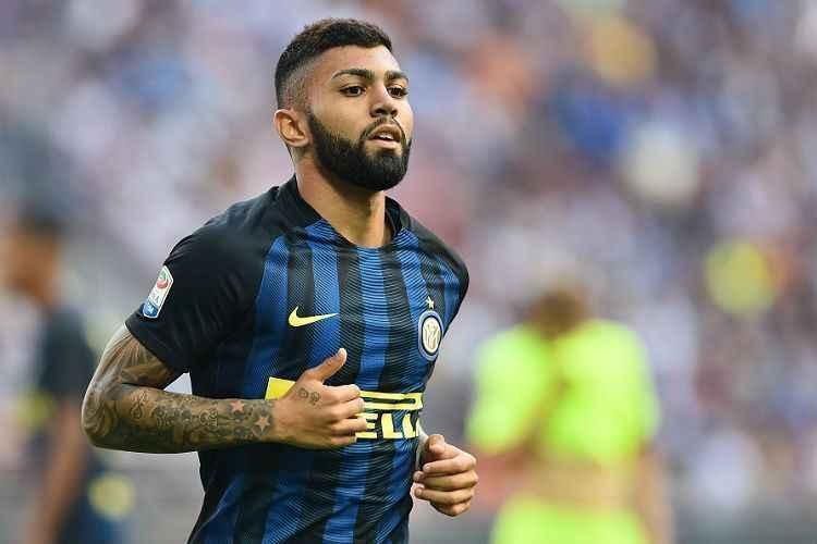 Gabriel - o vice-presidente de futebol Itair Machado afirmou, em entrevista  Rdio Itatiaia, que conversou com o pai de Gabriel, atacante ex-Santos e pertencente  Inter de Milo, da Itlia. Segundo o dirigente, o atleta teria gostado da possibilidade de defender o clube celeste em 2018, e os italianos se dispuseram a pagar a maior parte dos salrios. Contratado a peso de ouro - quase R$ 100 milhes -, Gabriel no se adaptou ao estilo de jogo na Europa e atuou pouco desde que saiu do Brasil. Nem mesmo no Benfica de Portugal o atleta de 21 anos conseguiu ter espao.