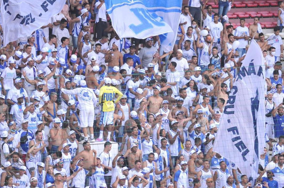 Imagens de Cruzeiro x CSA, no estdio Independncia, em Belo Horizonte, pela 2 rodada da Srie B