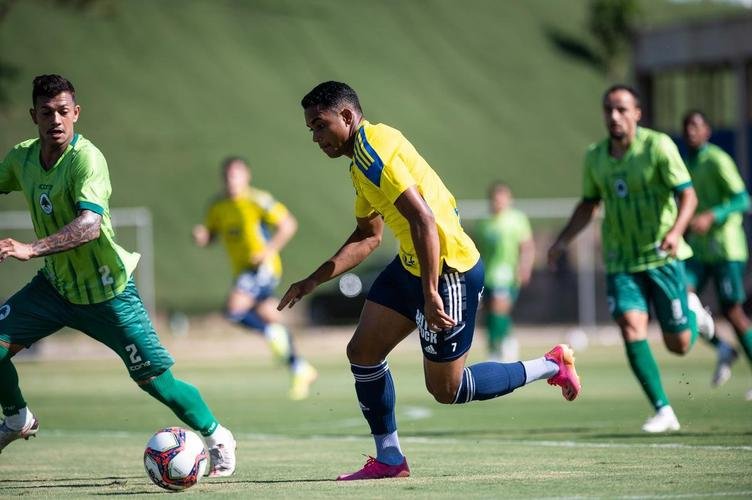 Cruzeiro empatou por 1 a 1 com o Boavista-RJ em jogo-treino realizado neste sbado (22/5), na Toca da Raposa II. Rafael Sobis marcou o gol celeste, enquanto Douglas Pedroso fez para a equipe do Rio de Janeiro.