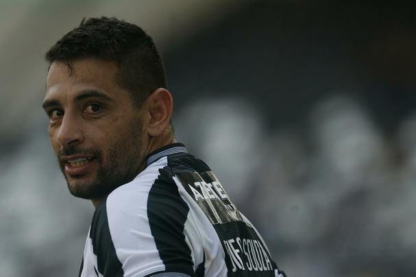 Fotos da vitória do Botafogo sobre o Atlético, por 2 a 1, no Engenhão, pela 18ª rodada do Brasileiro