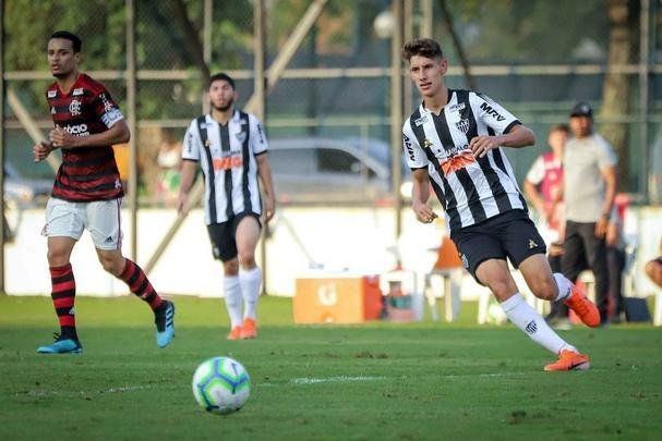 Murilo Coletti - O atacante de 19 anos foi contratado junto  Ferroviria-SP. O garoto jogou apenas duas vezes com o time sub-20, mas fez parte do elenco campeo mineiro. Antes de chegar ao Galo, ele disputava o Paulista da categoria.