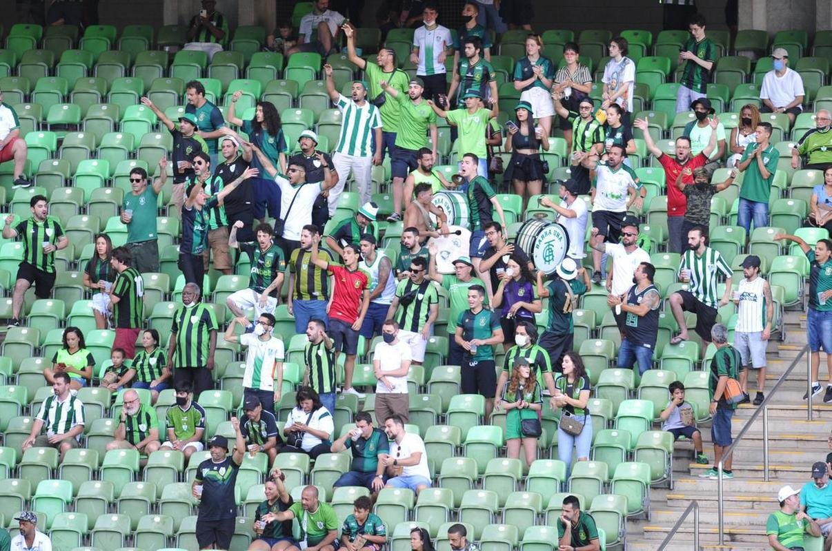 Fotos do jogo entre Amrica e Villa Nova, no Independncia, em BH, pela 9 rodada do Campeonato Mineiro