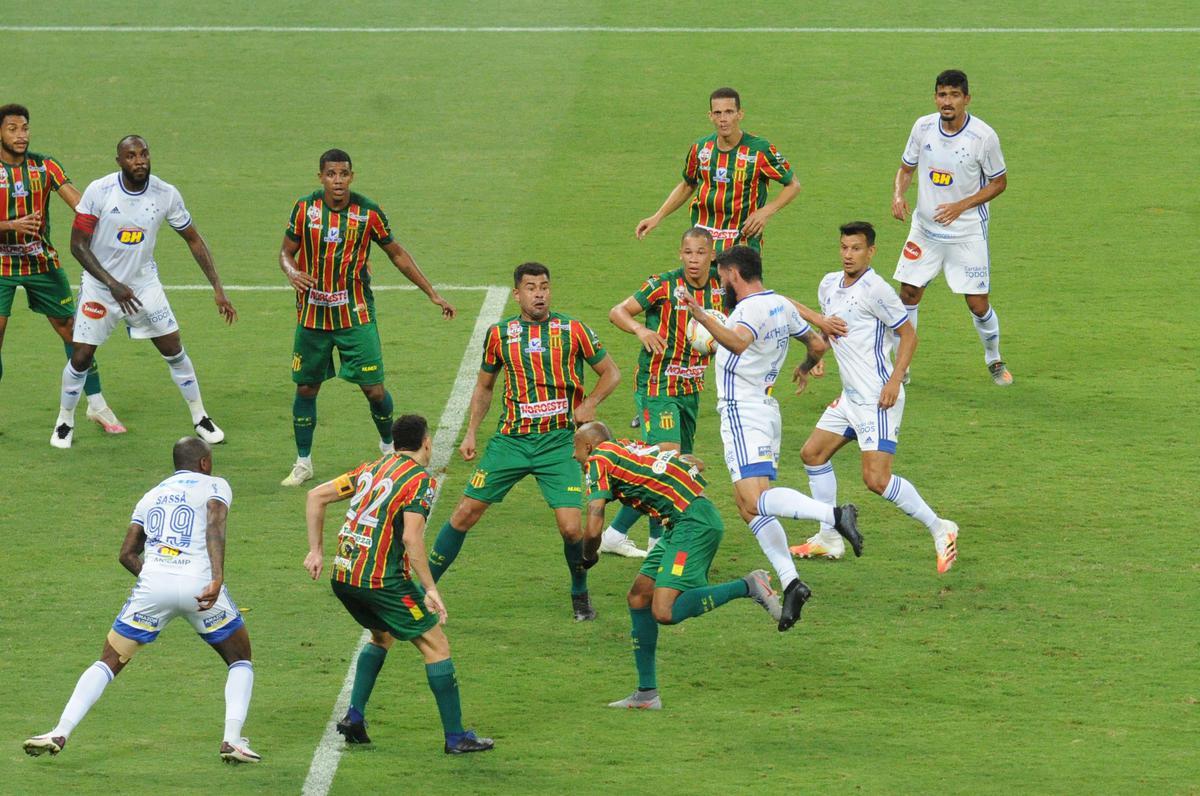 Fotos do duelo entre Cruzeiro e Sampaio Corra, no Mineiro, pela 14 rodada da Srie B do Campeonato Brasileiro