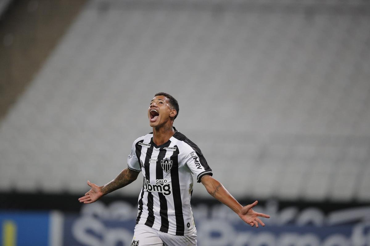 O Atltico venceu Corinthians de virada, por 2 a 1, neste sbado, em So Paulo, pela 21 rodada do Campeonato Brasileiro. Os gols alvinegros foram marcados por Guilherme Arana e Marrony. Matheus Dav balanou a rede para o Timo.