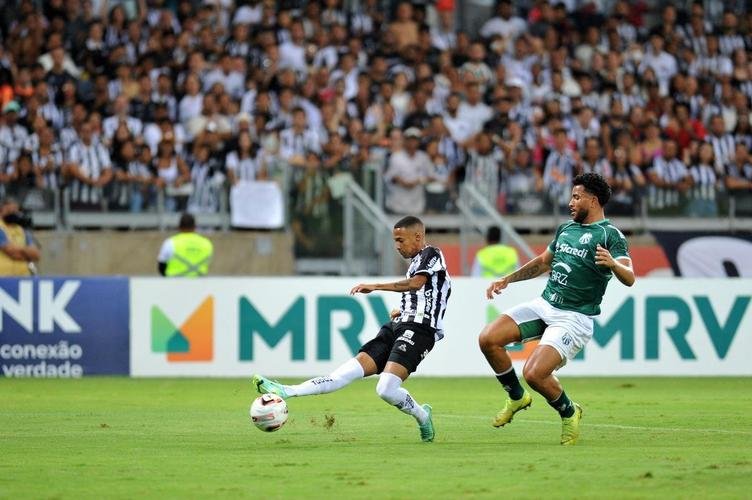 Fotos do gol de Ademir, o terceiro do Atl�tico sobre a Caldense, no Mineir�o, na partida de volta da semifinal do Mineiro