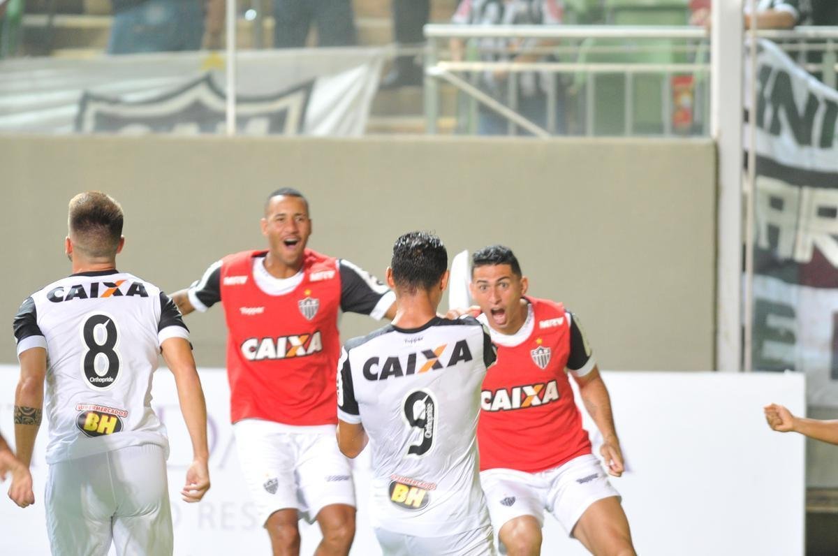 Depois de lances polmicos, Atltico confirmou vitria com gols de Rger Guedes e Ricardo Oliveira