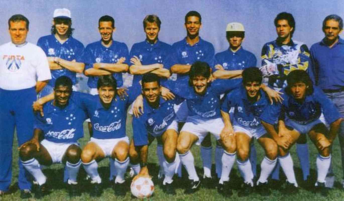 1993 - O primeiro confronto entre mineiros e cariocas na Copa do Brasil aconteceu em 1993. Na semifinal, o Cruzeiro enfrentou o Vasco e avanou at a deciso (quando conquistou o primeiro ttulo). A Raposa venceu o primeiro jogo, no Mineiro, por 3 a 1, e empatou por 1 a 1, no Maracan (foto ilustrativa do time campeo).