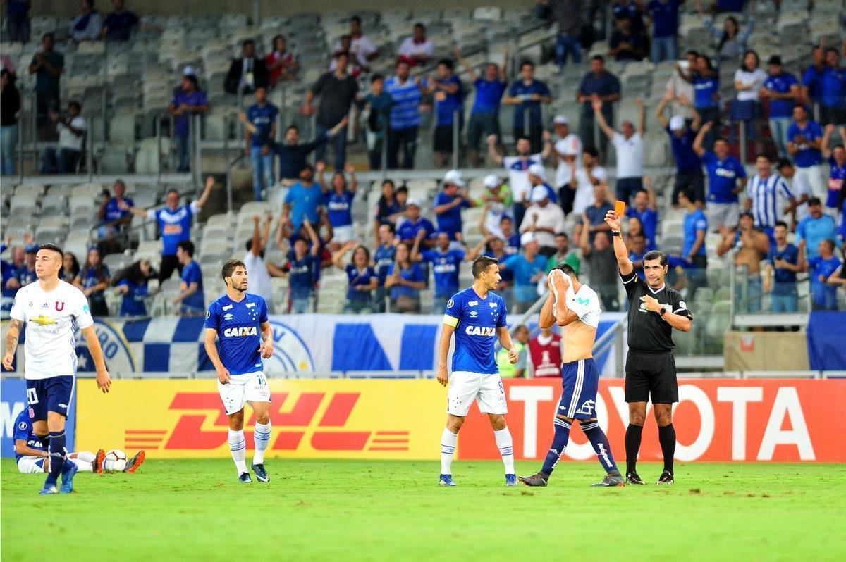 Arrascaeta sofreu pnalti de Vilches; Sass cobrou com categoria e ampliou para 3 a 0