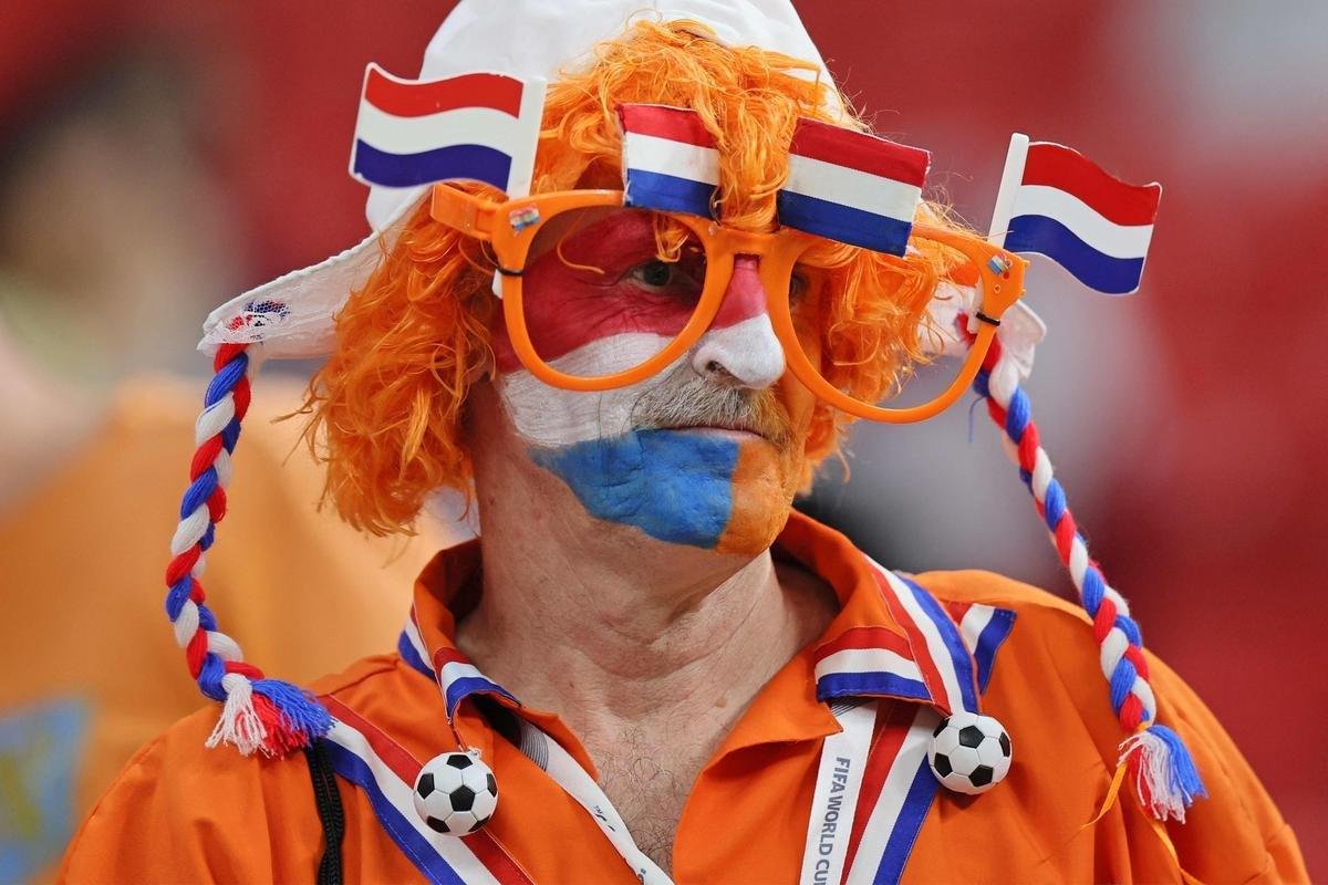 Torcedores de Holanda e Catar no Estdio Al-Bayt, em Al Khor, pelo Grupo A da Copa do Mundo