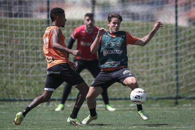 Comemorao pelo aniversrio do Galo e treino
