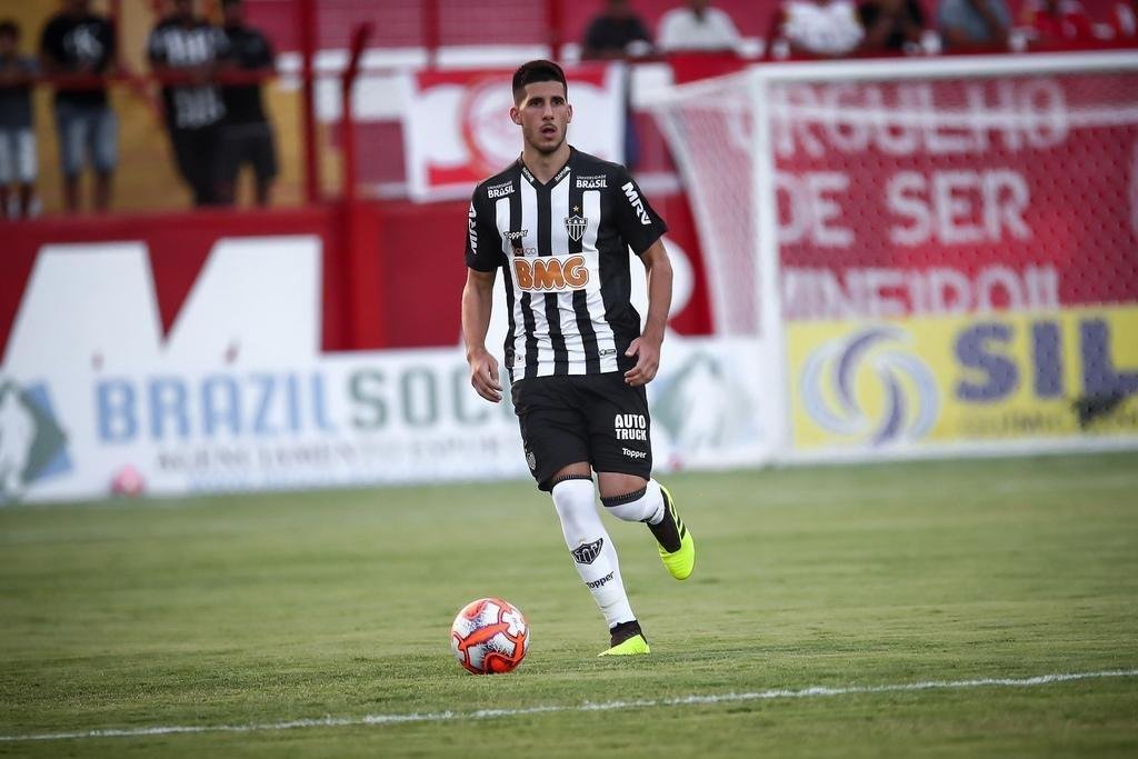 Veja imagens do jogo entre Tombense e Atltico