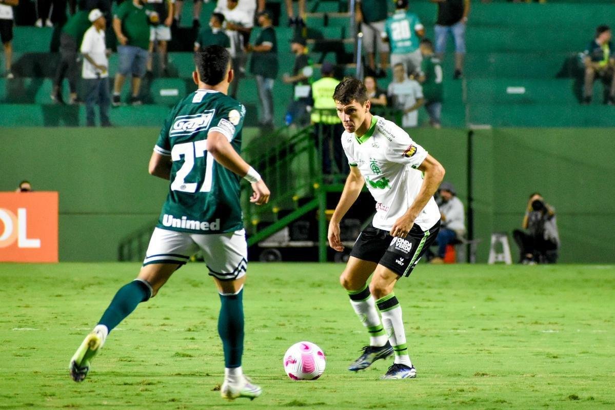 Gois e Amrica se enfrentaram nesta quarta-feira (26/10) no Estdio da Serrinha, em Goinia