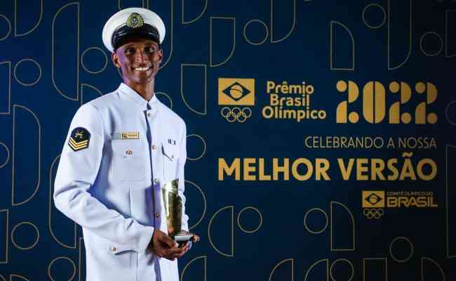 Alison dos Santos conquistou o trofu aps uma temporada brilhante no atletismo