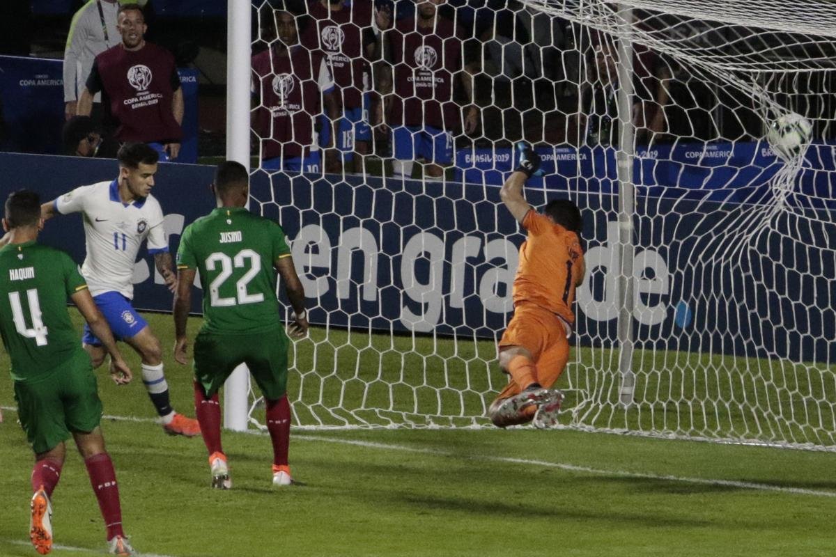 Seleo venceu com dois gols de Coutinho e um de Everton Cebolinha