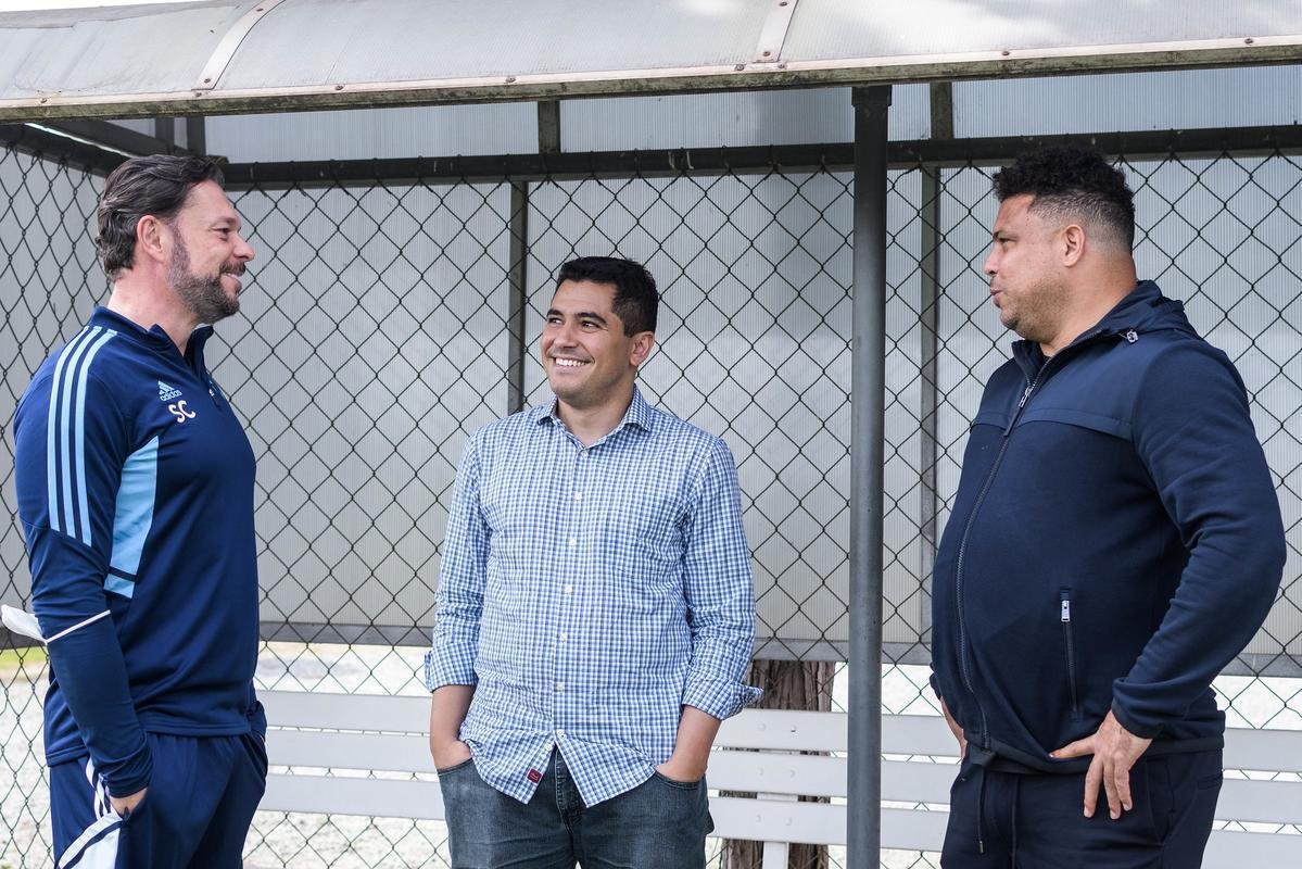 Em Belo Horizonte, Ronaldo acompanhou treino do Cruzeiro na manh desta quarta-feira (15) e conversou com jogadores na Toca da Raposa II