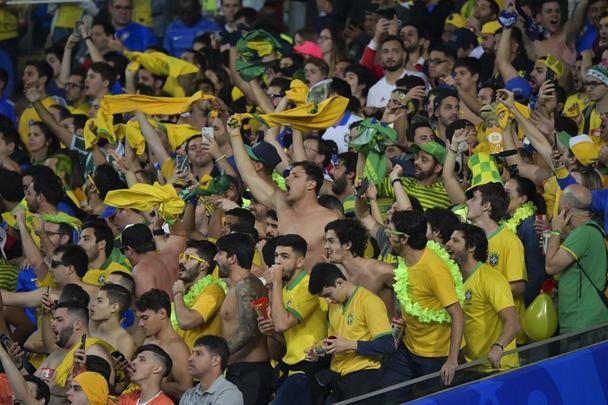 Seleção Brasileira derrota Peru por 3 a 1, conquista Copa América e ergue a taça no Maracanã; veja as fotos da festa do Brasil