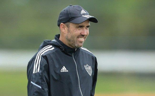 Eduardo Coudet tem cinco desfalques na estreia pelo Atl�tico