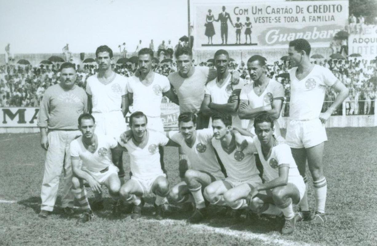 16 - Sabu - 96 gols em 306 jogos (1947 a 1957).  o ltimo agachado da esquerda para a direita.