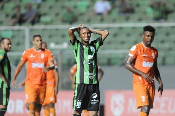 Com gols de Felipe Augusto e Al, Amrica venceu Coimbra por 2 a 0, nesta segunda-feira, no Independncia, pela sexta rodada do Campeonato Mineiro