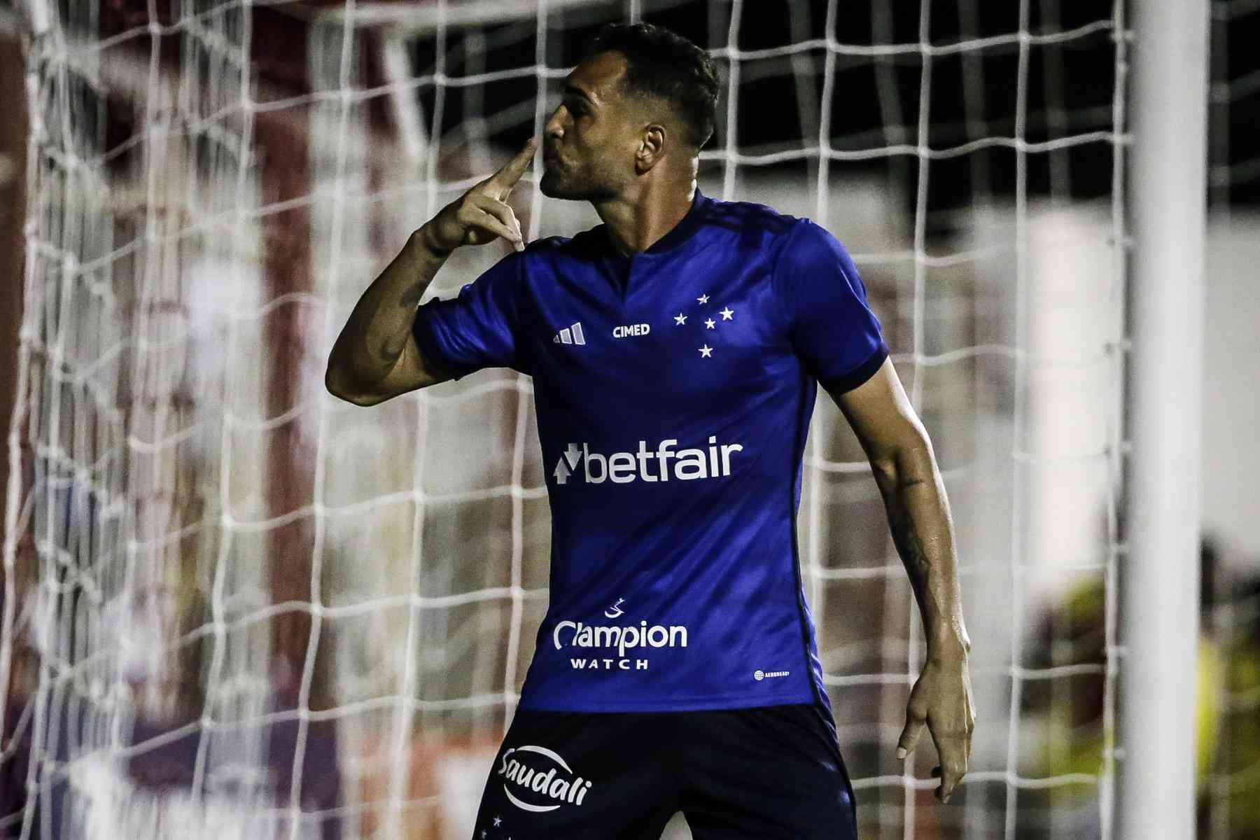 Gilberto Celebra Hat Trick Pelo Cruzeiro E Pede Acdc Em Pleno Carnaval Superesportes 7643