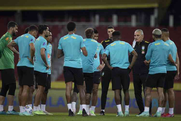 Com dois de Gabriel Jesus, Brasil bate Equador na estreia de Tite