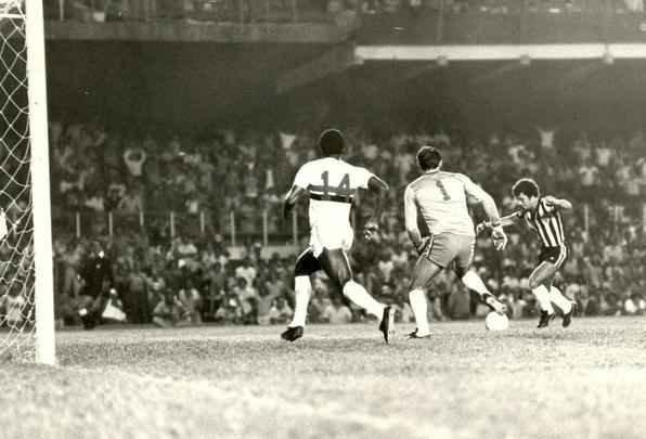 O campeão e vice do Brasileiro ficaram novamente frente a frente na Copa Libertadores de 1978. Na primeira fase, depois de um empate por 1 a 1 no Mineirão, o Atlético venceu o São Paulo por 2 a 1 na capital paulista. O Galo avançou até o triangular semifinal, contra Boca Juniors e River Plate.