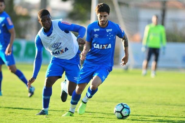 Imagens do treino do Cruzeiro desta quinta-feira, na Toca da Raposa II (Alexandre Guzanshe/EM D.A Press)