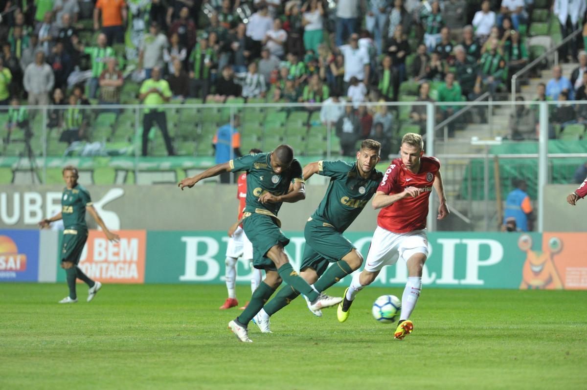Fotos do jogo entre Amrica e Internacional, no Independncia, pela 15 rodada do Campeonato Brasileiro