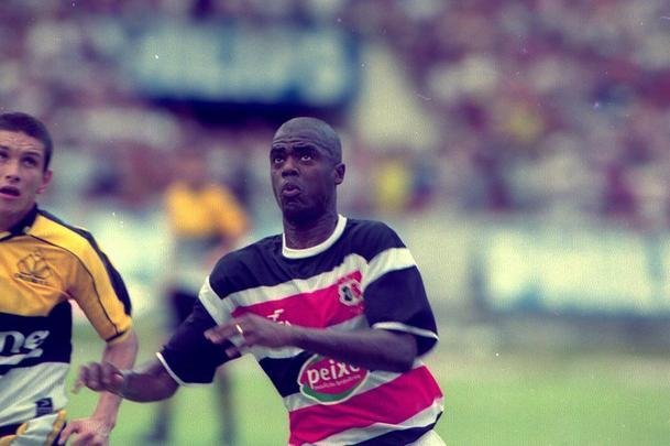 A despedida do Arruda (23/11/2002) - Grafite atuou a ltima vez no Arruda numa derrota por 1 a 0 para o Cricima, pelas semis da Srie B. Trs dias depois, o Santa jogou a partida de volta em Santa Catarina e perdeu por 3 a 0, resultado que culminou no fim do sonho do retorno  Primeira Diviso.